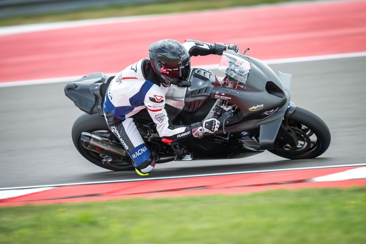 DueruoteTG #238 - Abbiamo guidato in pista la BMW che corre in SBK! 